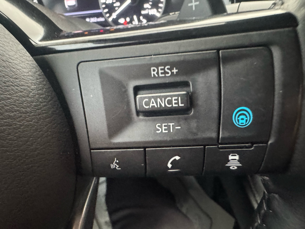 Used 2023 Nissan Pathfinder SL image 18