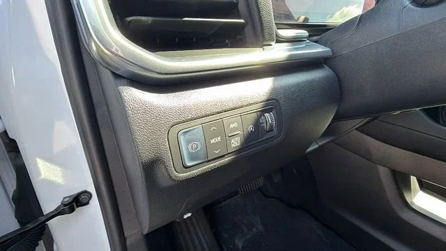 New 2026 GMC Terrain Elevation w/ Elevation Premium Package AWD/4WD image 17