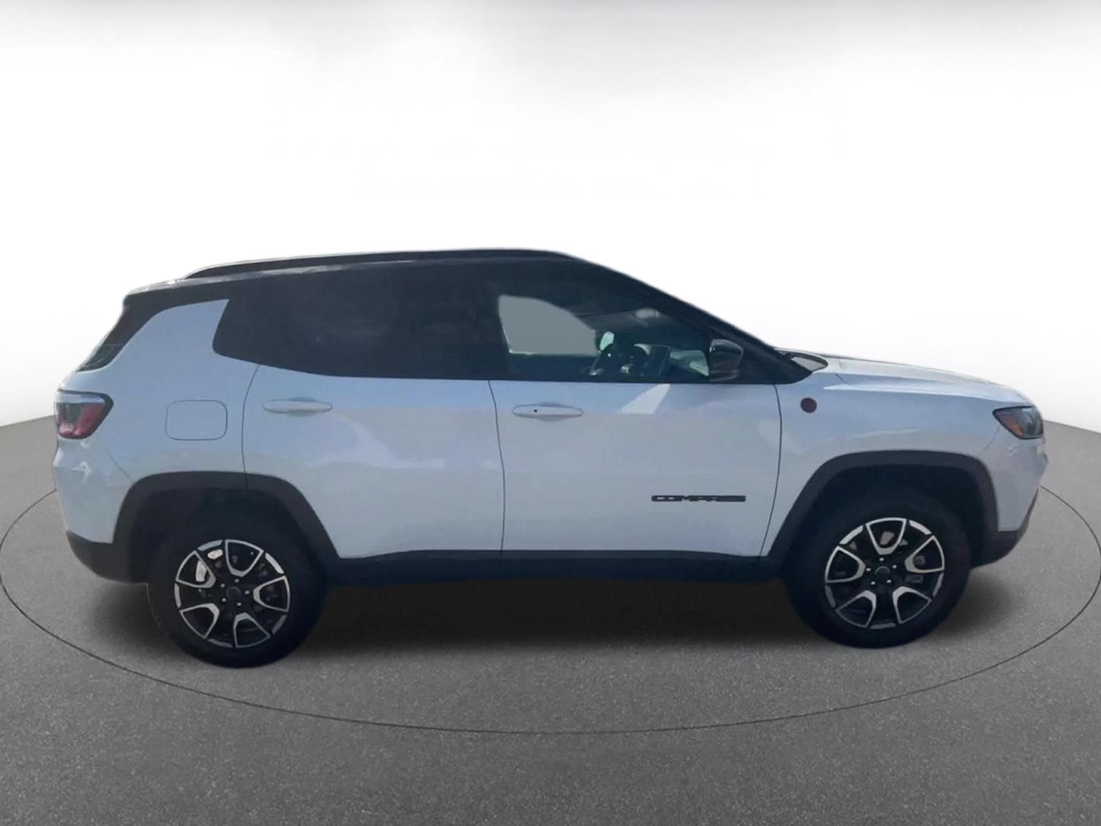 Used 2025 Jeep Compass Trailhawk AWD/4WD image 13