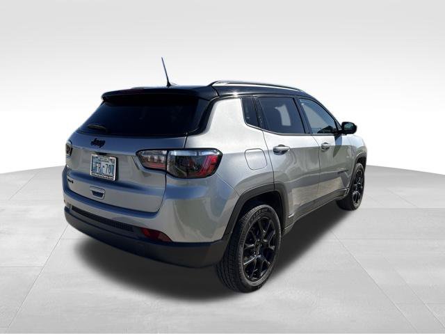 Used 2024 Jeep Compass Latitude w/ Altitude Special Edition AWD/4WD image 3