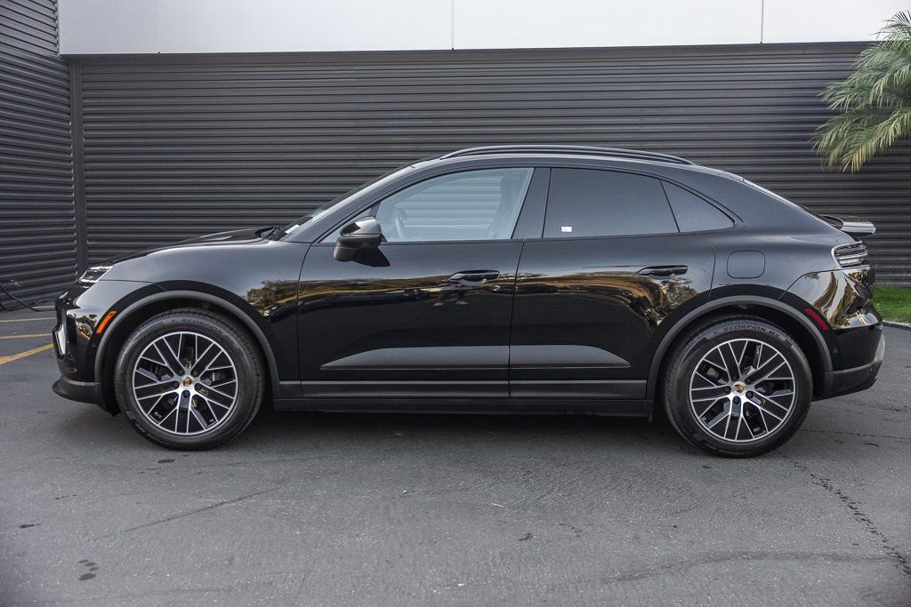 Certified 2025 Porsche Macan Electric image 2