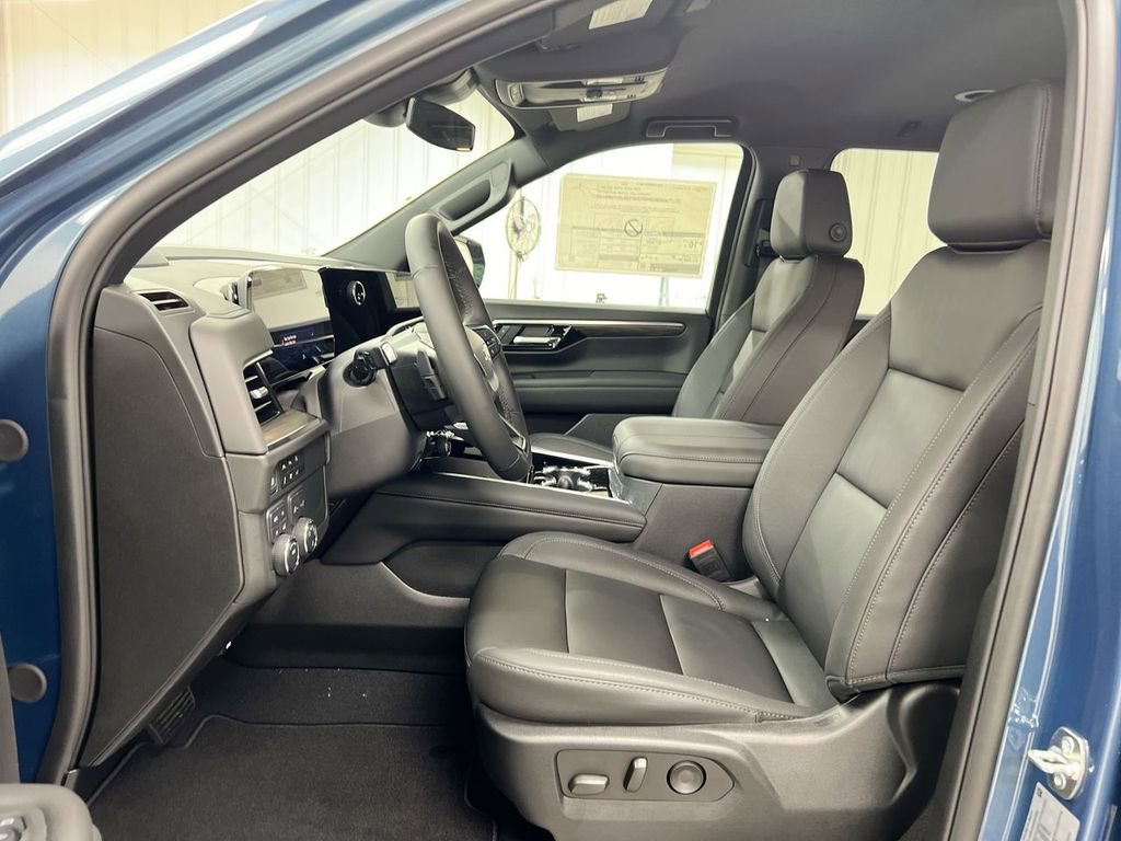 Used 2025 Chevrolet Suburban LT image 19