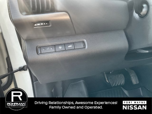Used 2024 Nissan Pathfinder SL w/ Black Appearance Package AWD/4WD image 20
