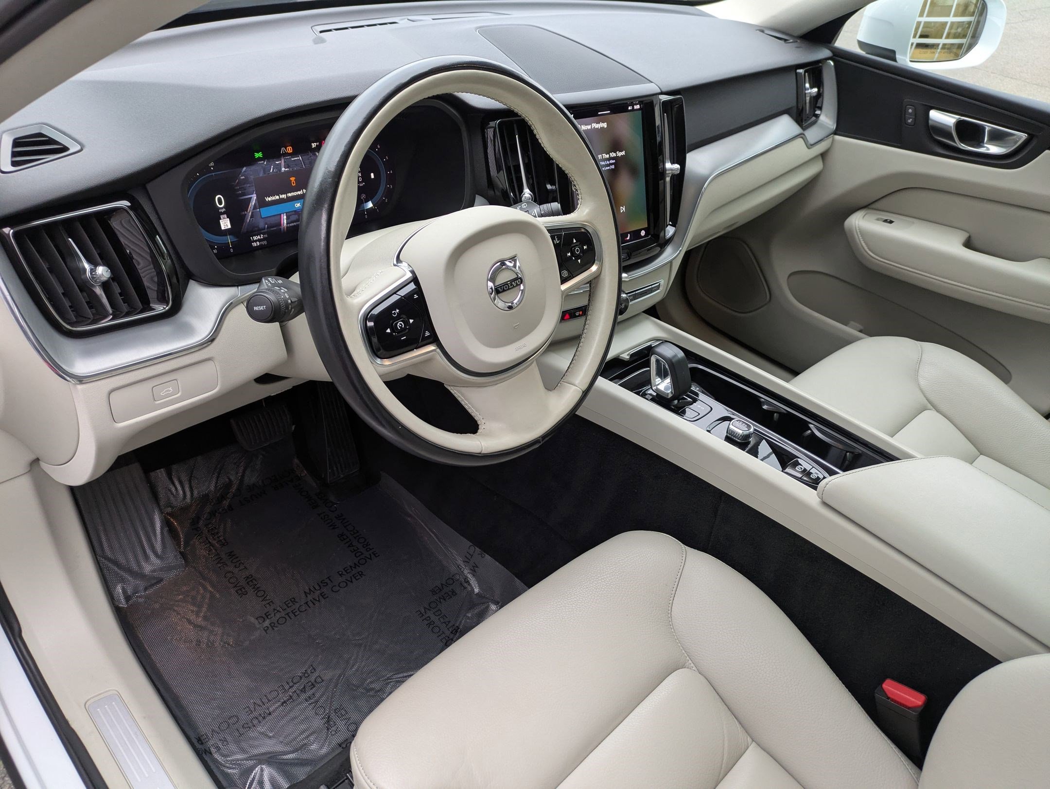 Certified 2023 Volvo XC60 B5 Core image 14