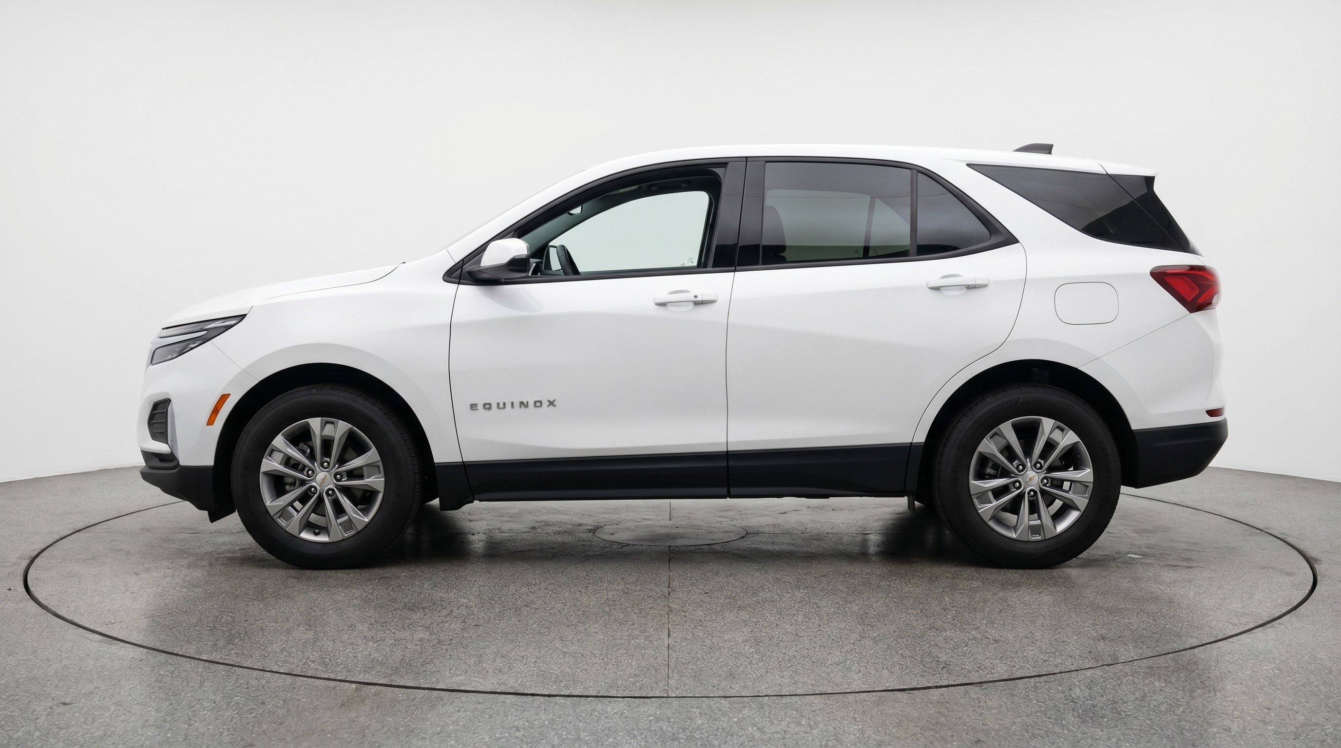 Used 2025 Chevrolet Equinox LT FWD image 5