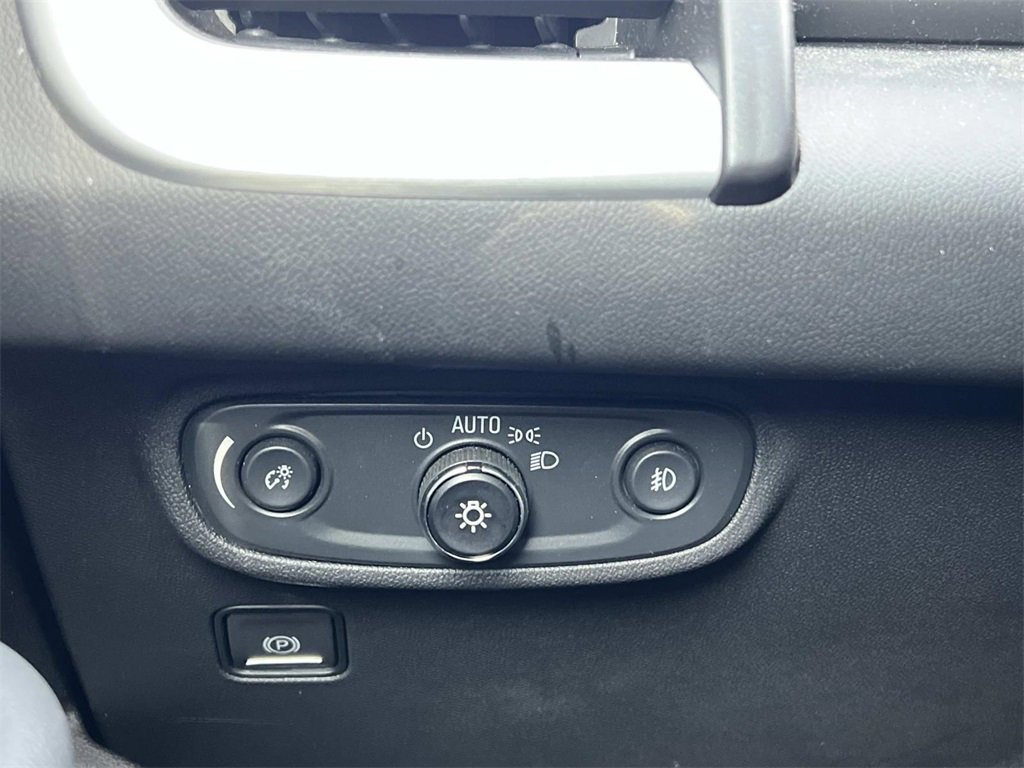 Used 2024 GMC Terrain SLT w/ Elevation Edition image 25