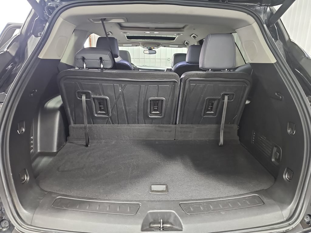Used 2021 Buick Enclave Essence w/ Sound and Sites Package AWD/4WD image 12