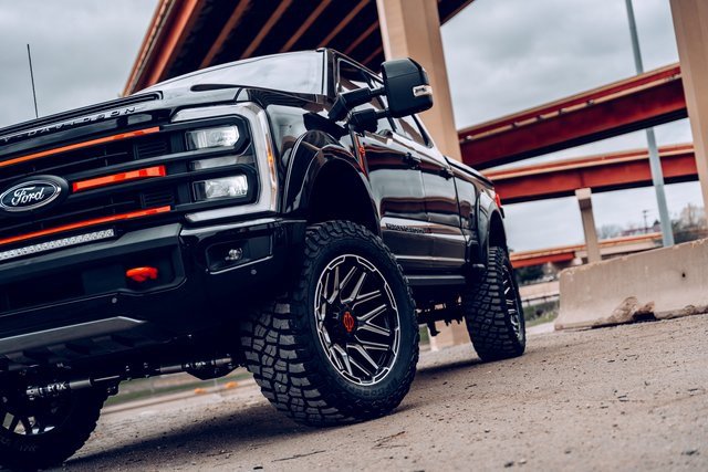 New 2026 Ford F250 Lariat w/ Black Appearance Package image 4