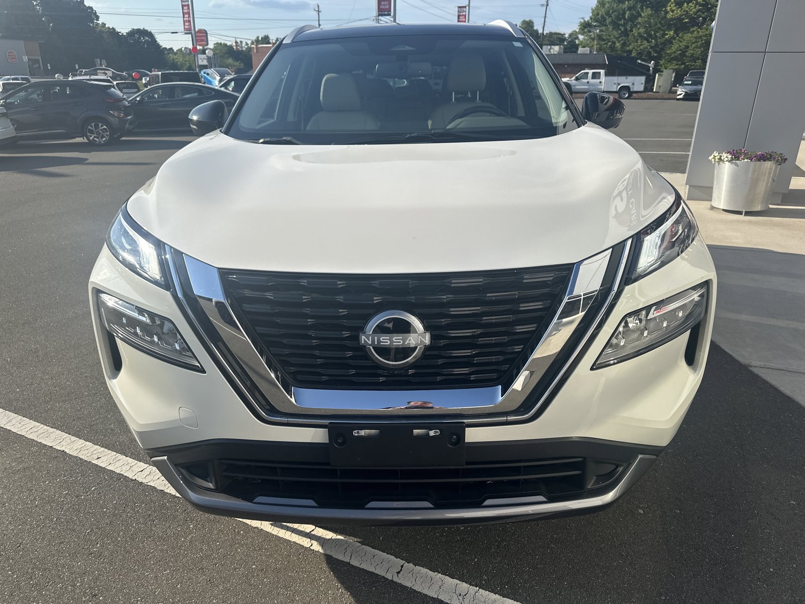 Used 2023 Nissan Rogue SL AWD/4WD image 3