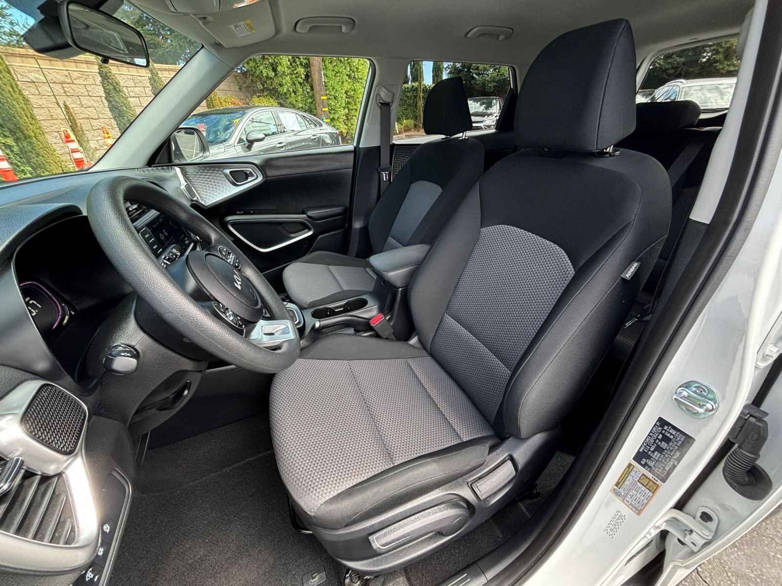 Used 2025 Kia Soul LX w/ LX Technology Package FWD image 34