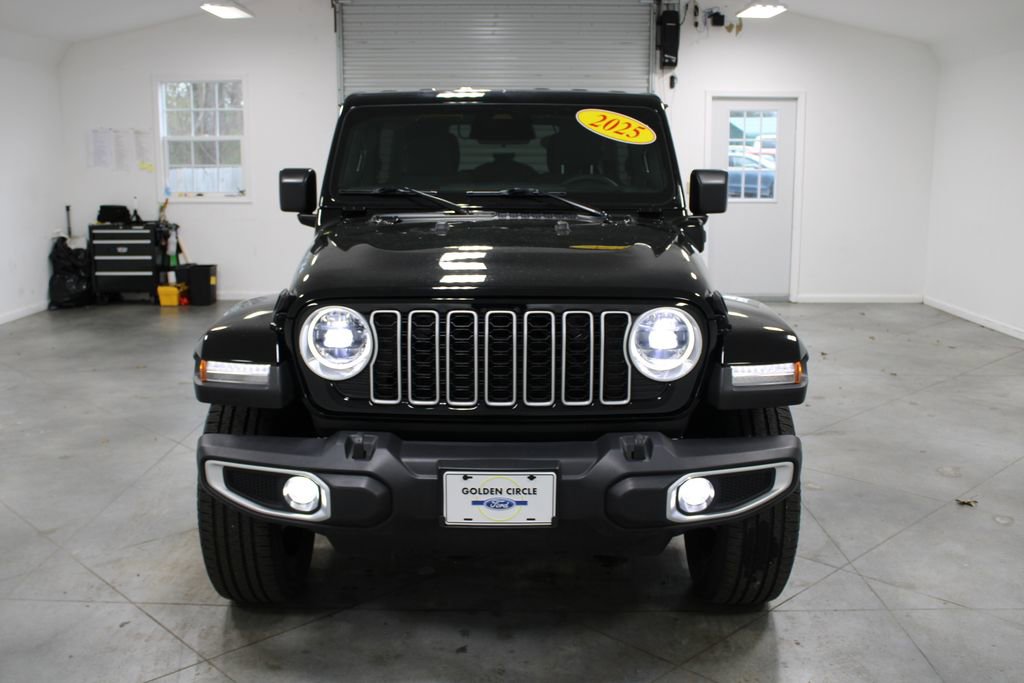 Used 2025 Jeep Wrangler Sahara 4xe image 3