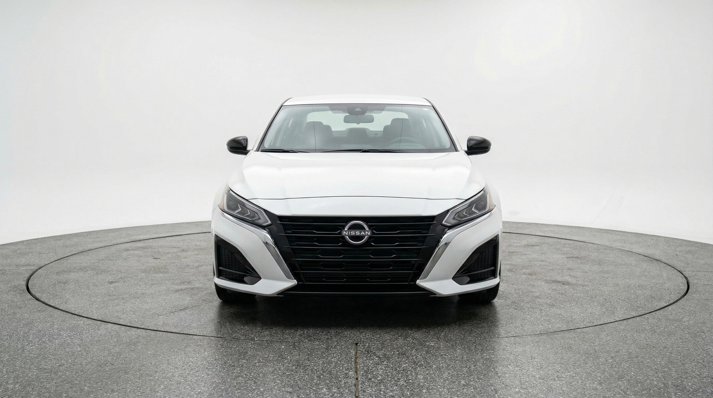 Used 2025 Nissan Altima 2.5 SV FWD image 2
