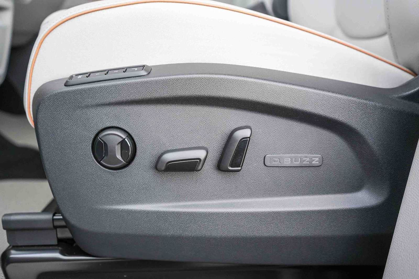 New 2025 Volkswagen ID. Buzz 1st Edition RWD image 23