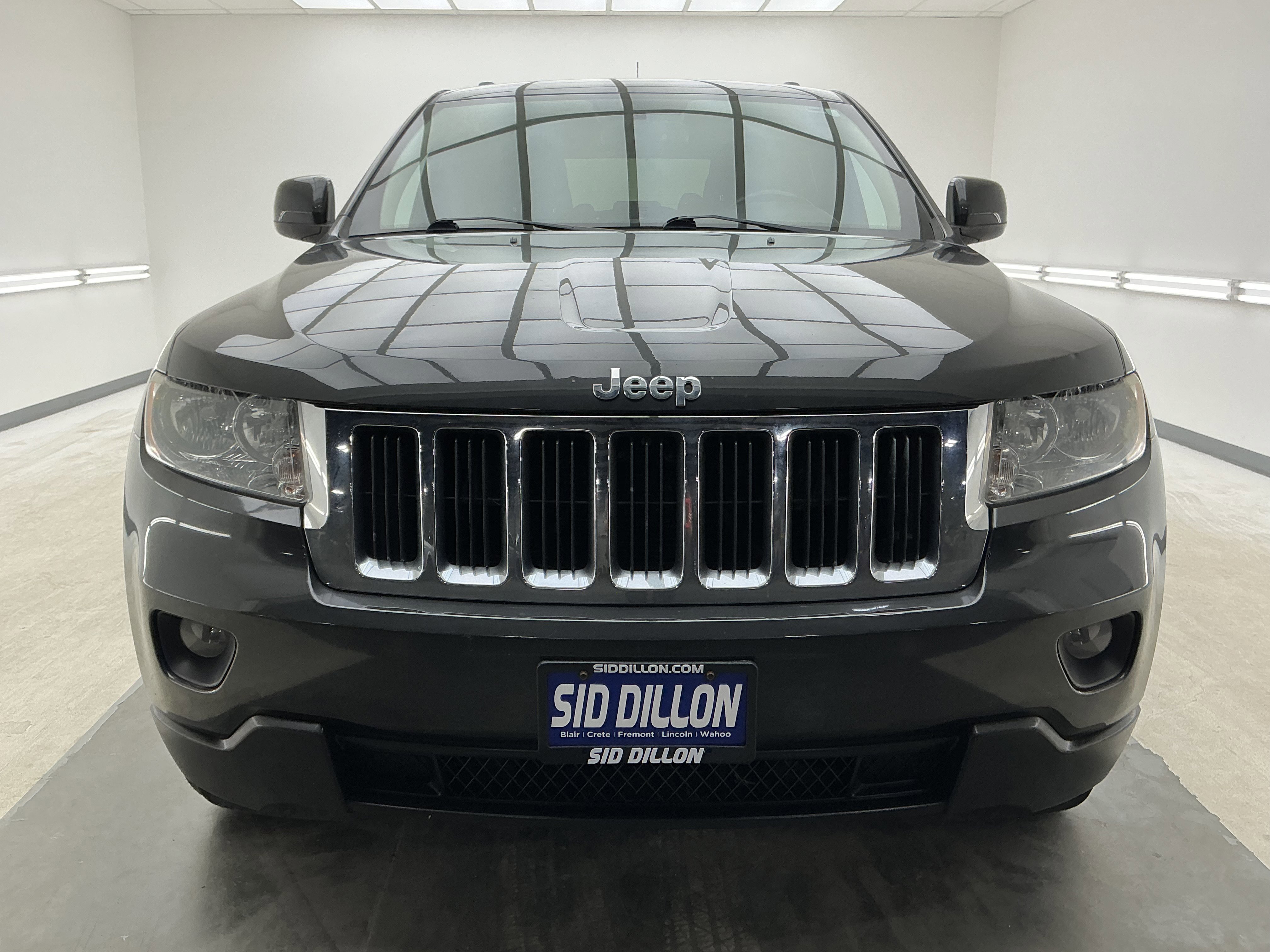 Used 2011 Jeep Grand Cherokee Laredo w/ Security & Convenience Group image 2