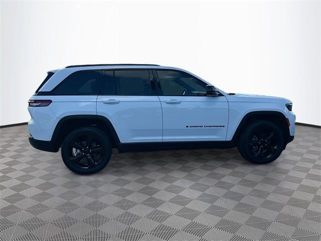 Used 2023 Jeep Grand Cherokee Altitude image 8
