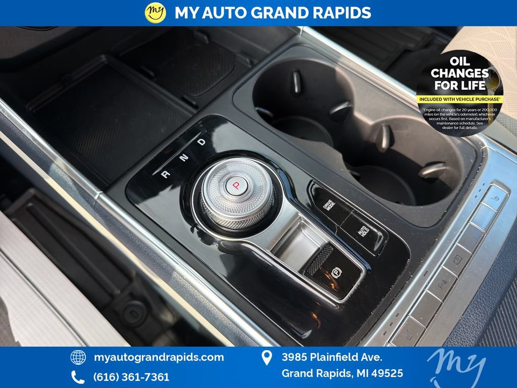 Used 2025 Kia Carnival EX FWD image 23