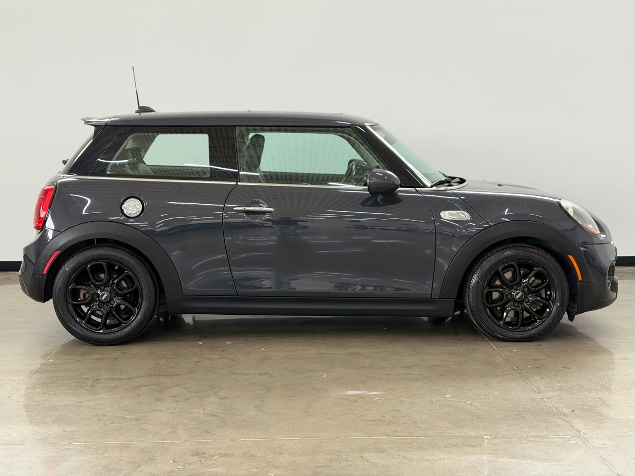 Used 2015 MINI Cooper S image 35