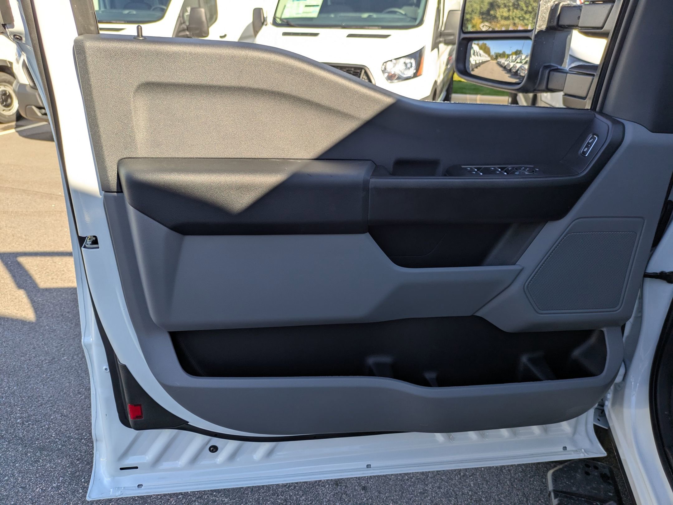 New 2026 Ford F550 4x4 Supercab Super Duty image 13