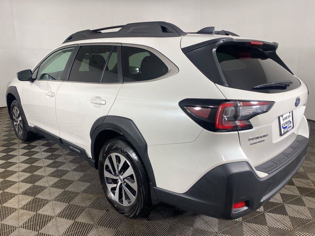 Used 2025 Subaru Outback Premium AWD/4WD image 9