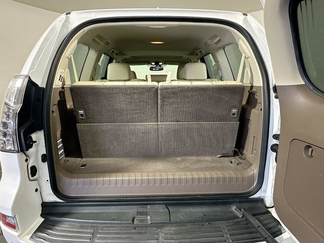 Used 2016 Lexus GX 460 Luxury w/ Preferred Accessory Package AWD/4WD image 27