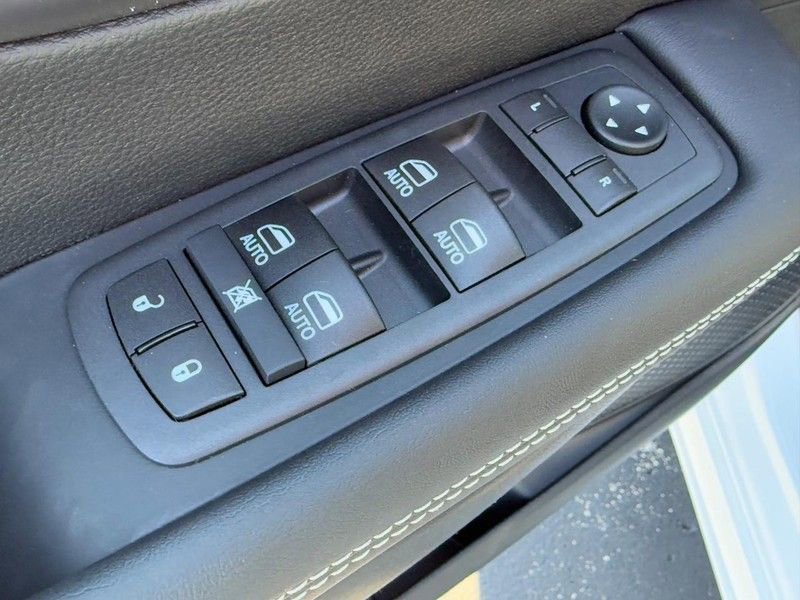 New 2026 Chrysler Pacifica Select image 10