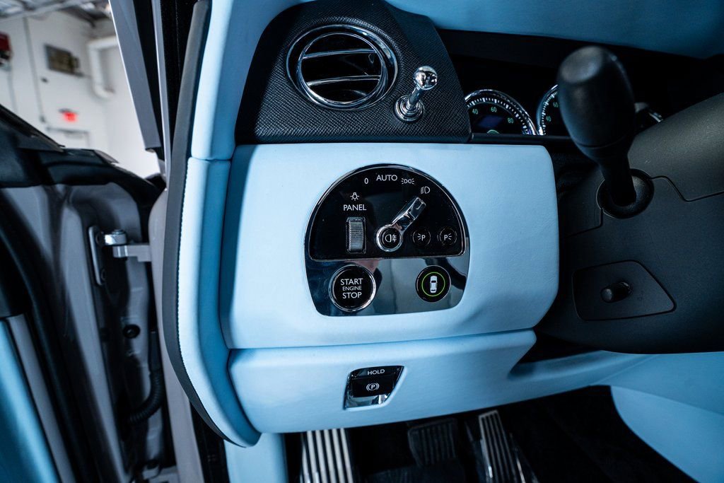 Used 2022 Rolls-Royce Cullinan image 42