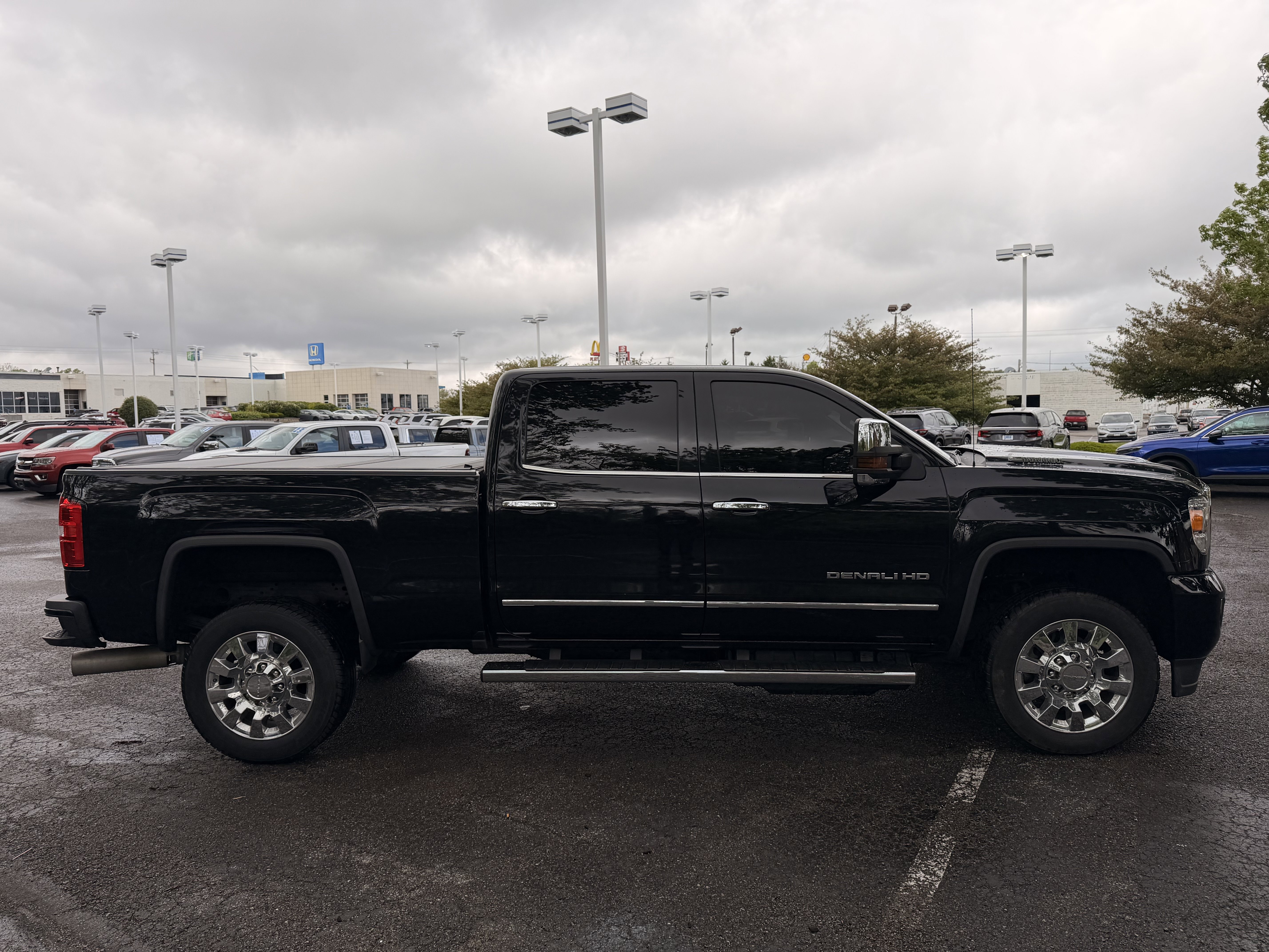 Used 2017 GMC Sierra 2500 Denali w/ Duramax Plus Package AWD/4WD image 2