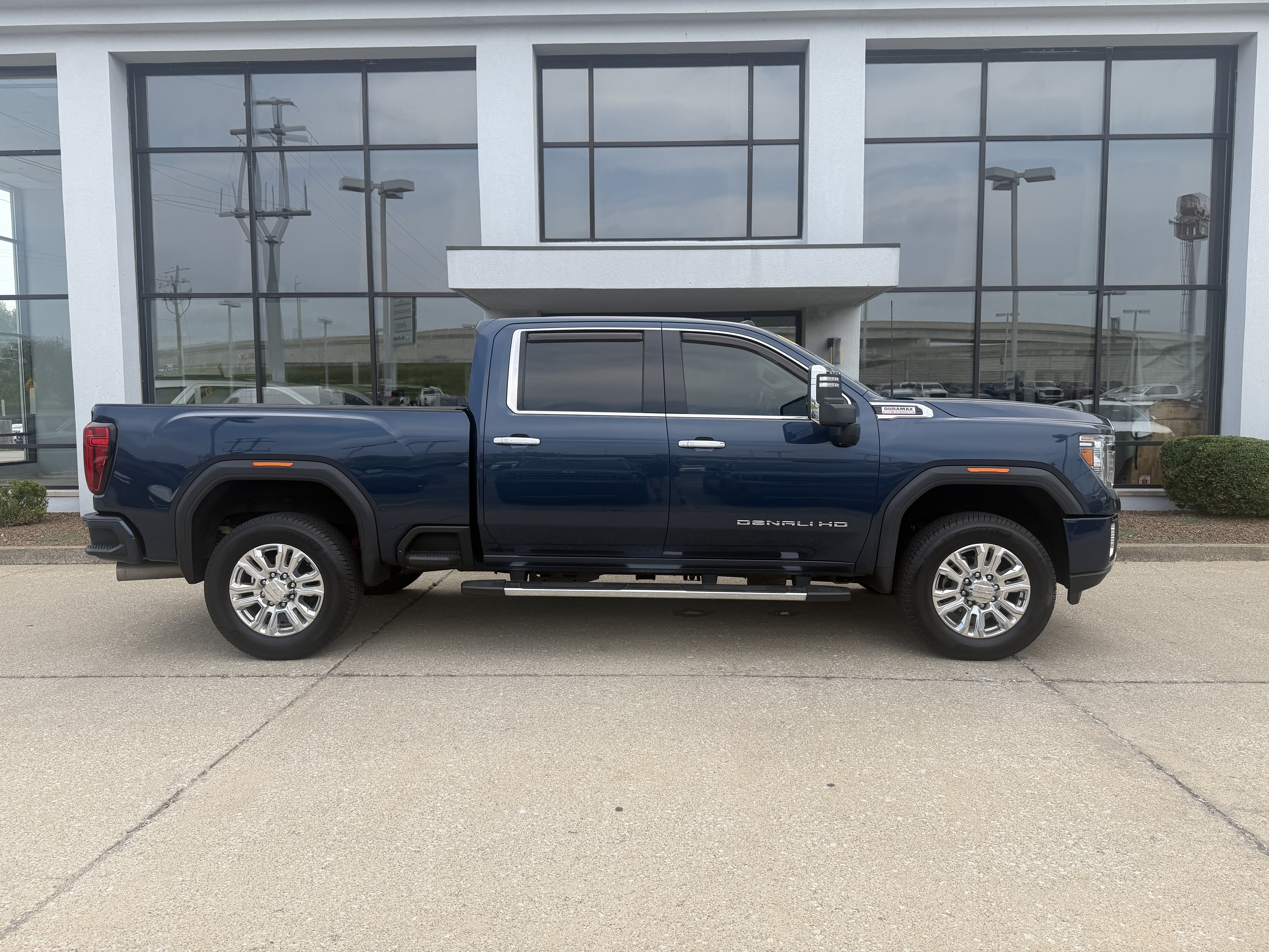 Used 2020 GMC Sierra 3500 Denali w/ Denali Ultimate Package AWD/4WD image 3