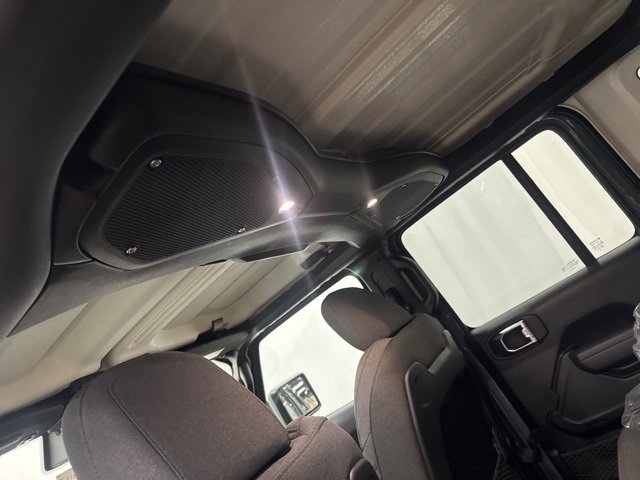 New 2025 Jeep Wrangler Unlimited Rubicon image 36