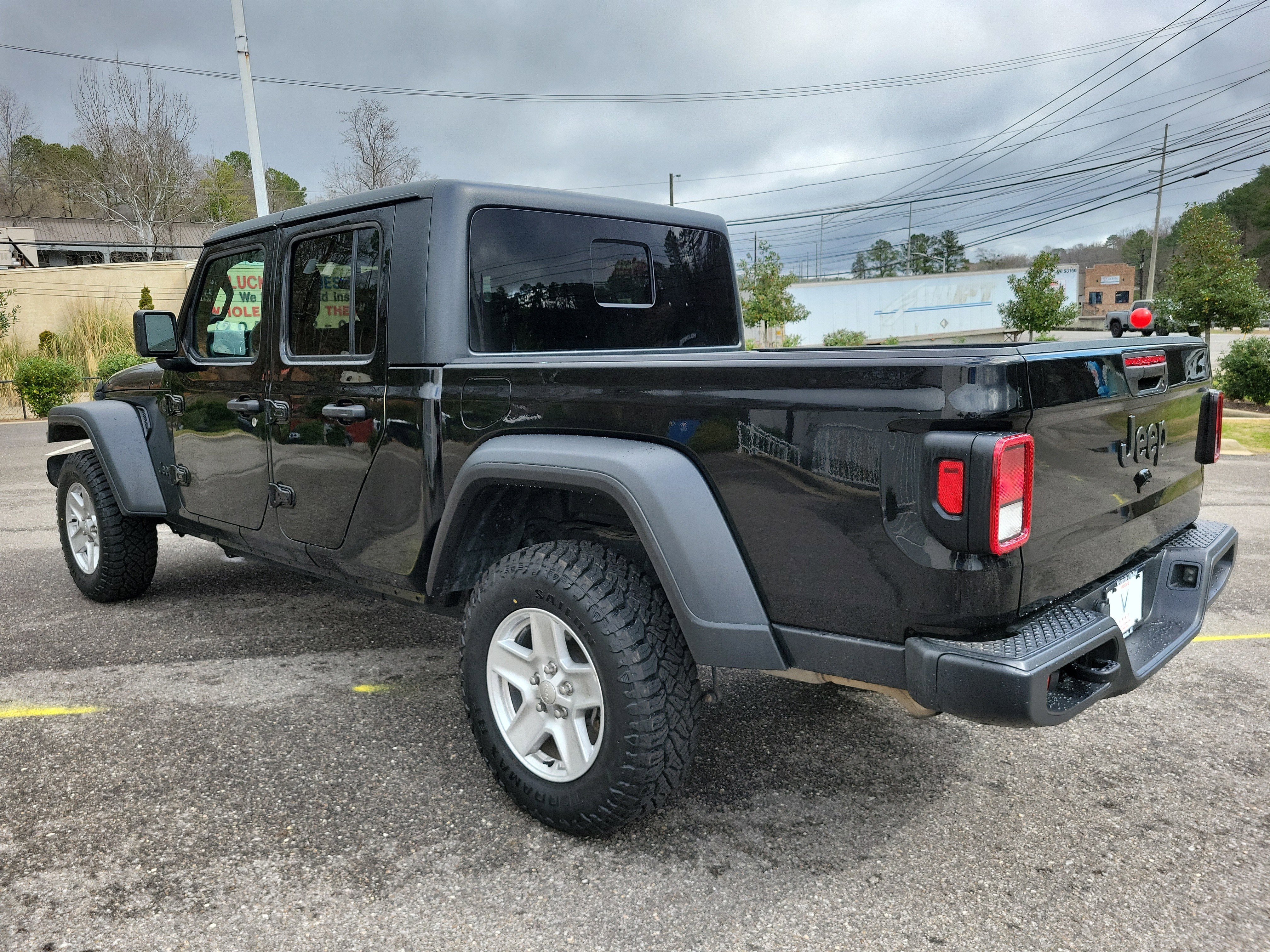 Used 2023 Jeep Gladiator Sport image 7