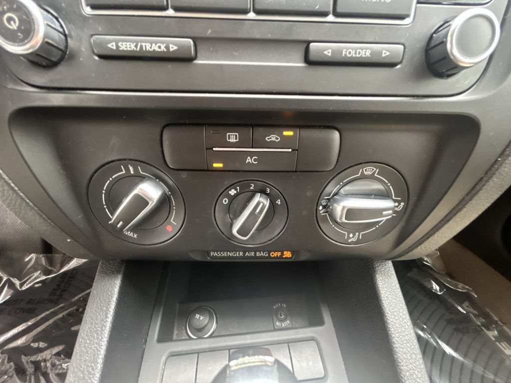 Used 2011 Volkswagen Jetta SE FWD image 18