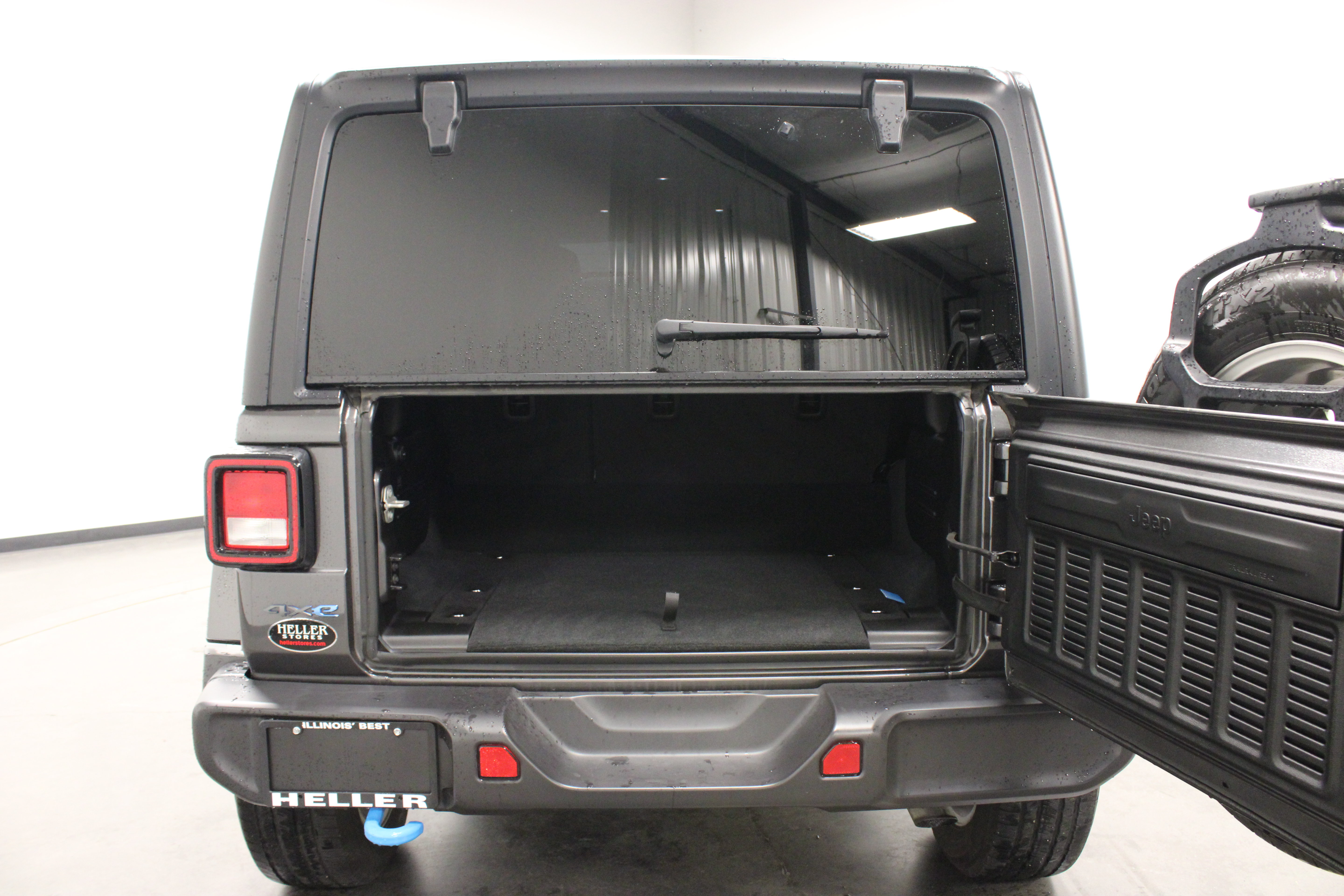 Used 2024 Jeep Wrangler Unlimited AWD/4WD image 12