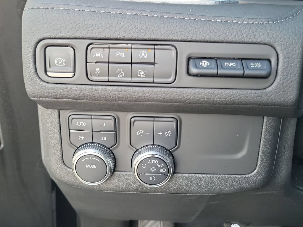 Used 2023 GMC Yukon Denali AWD/4WD image 18
