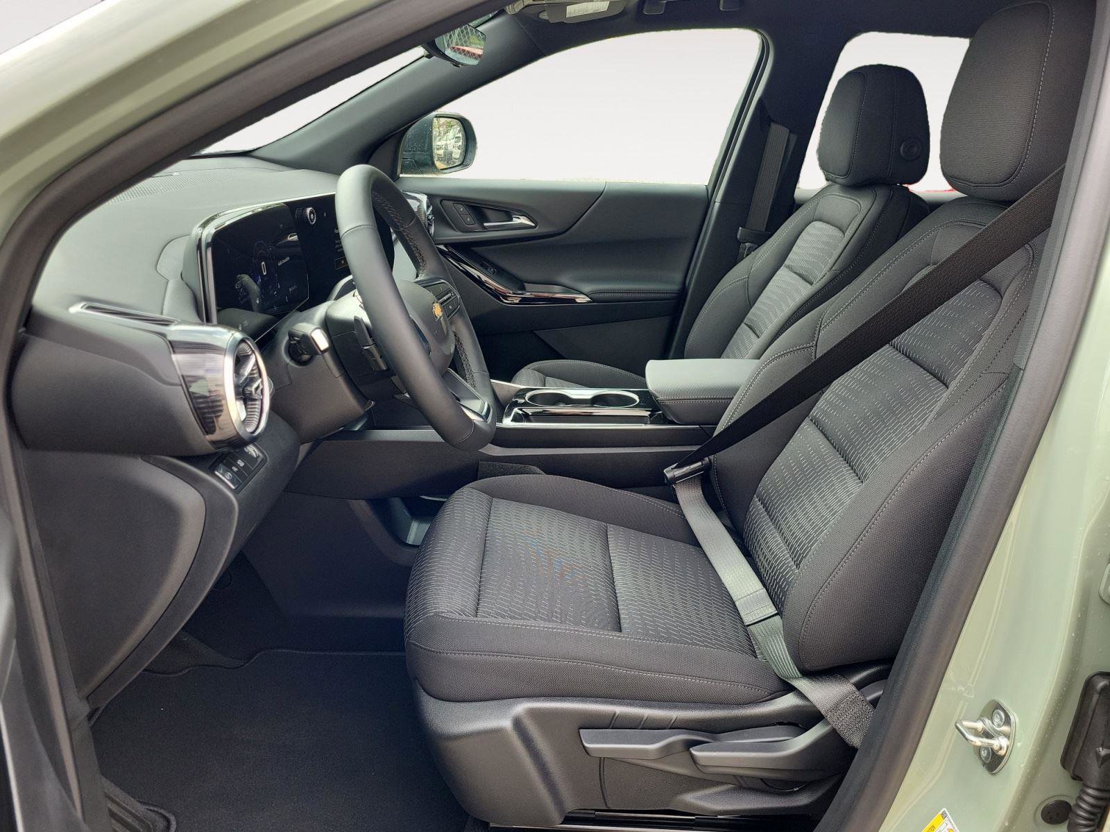 Used 2025 Chevrolet Equinox LT w/ Safety and Technology Package image 10