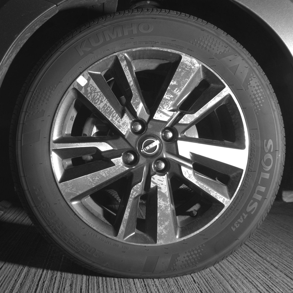 Used 2025 Nissan Versa SV image 12