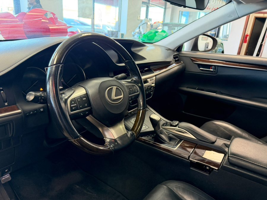 Used 2016 Lexus ES 350 w/ Luxury Package w/Wood Trim FWD image 20