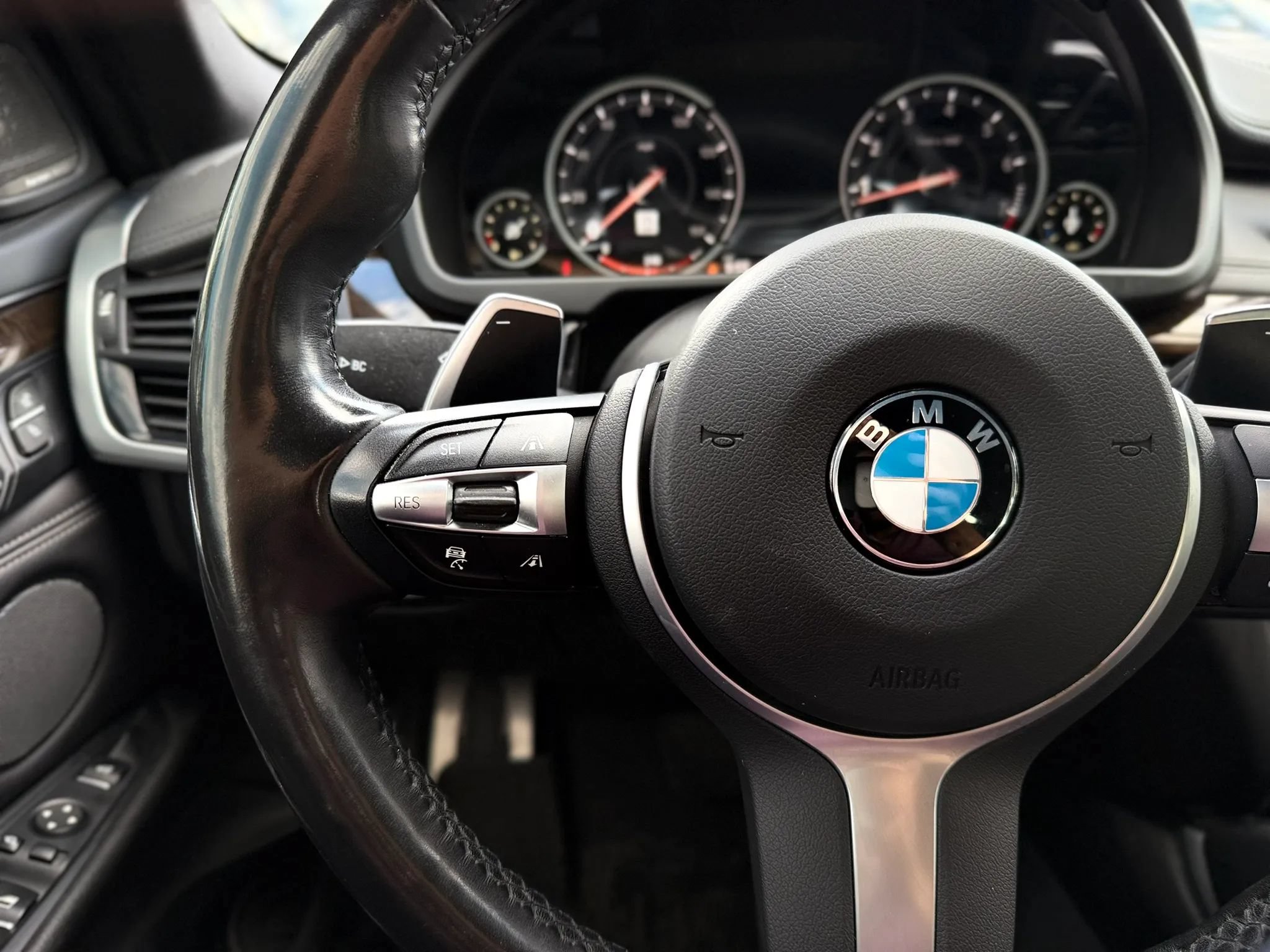 Used 2019 BMW X6 xDrive50i w/ M Sport Package AWD/4WD image 31