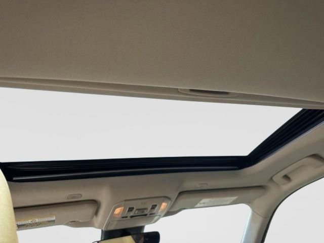 Used 2023 Toyota Highlander XLE AWD/4WD image 16