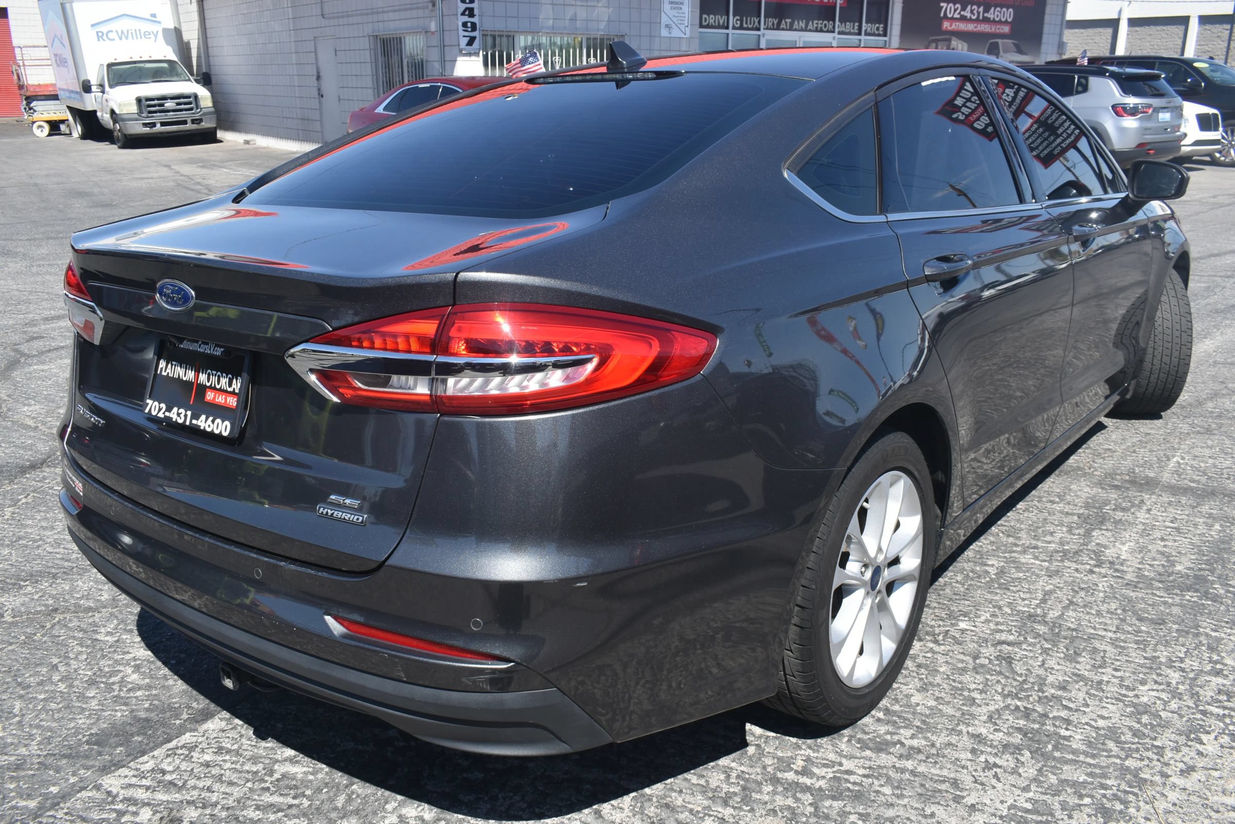 Used 2020 Ford Fusion SE FWD image 2