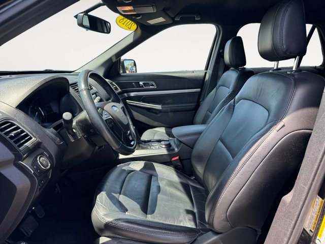 Used 2018 Ford Explorer XLT w/ Equipment Group 202A AWD/4WD image 9