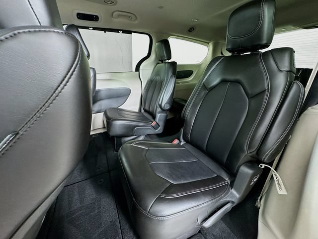 Used 2024 Chrysler Pacifica Touring-L FWD image 21