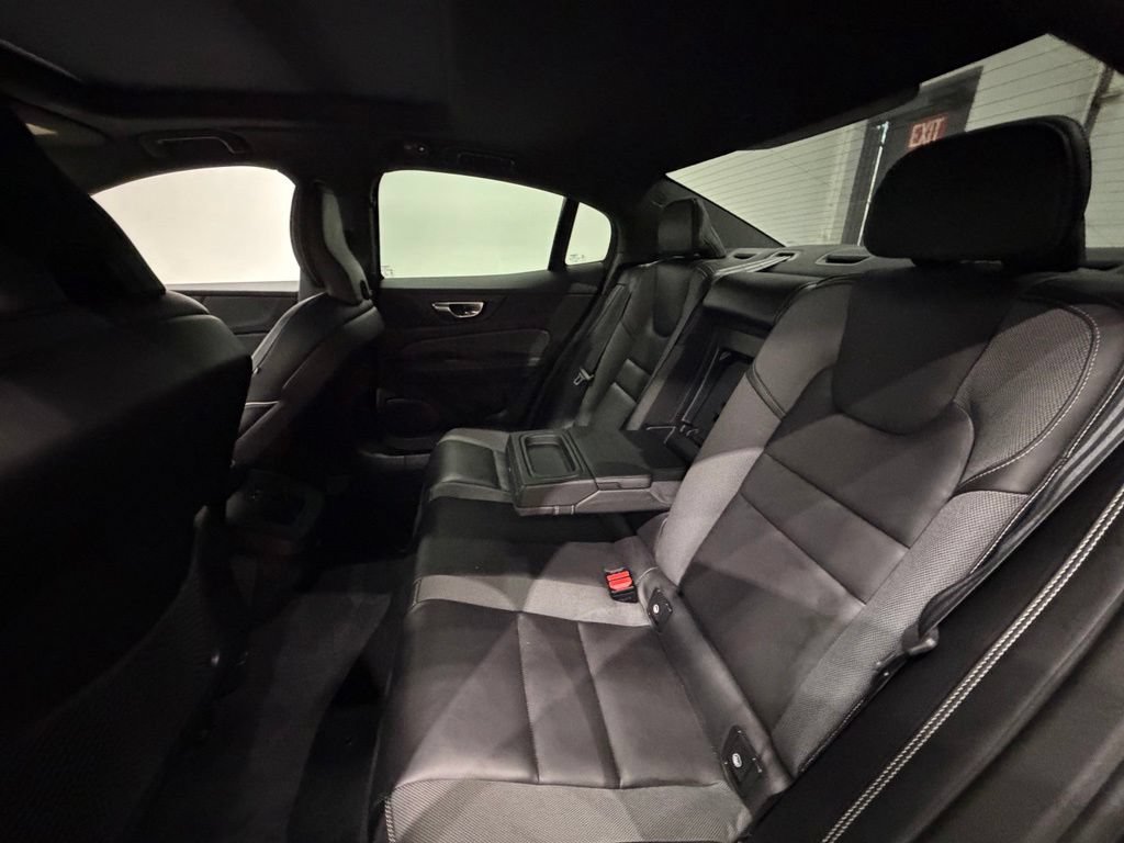 Used 2019 Volvo S60 T6 R-Design AWD/4WD image 32