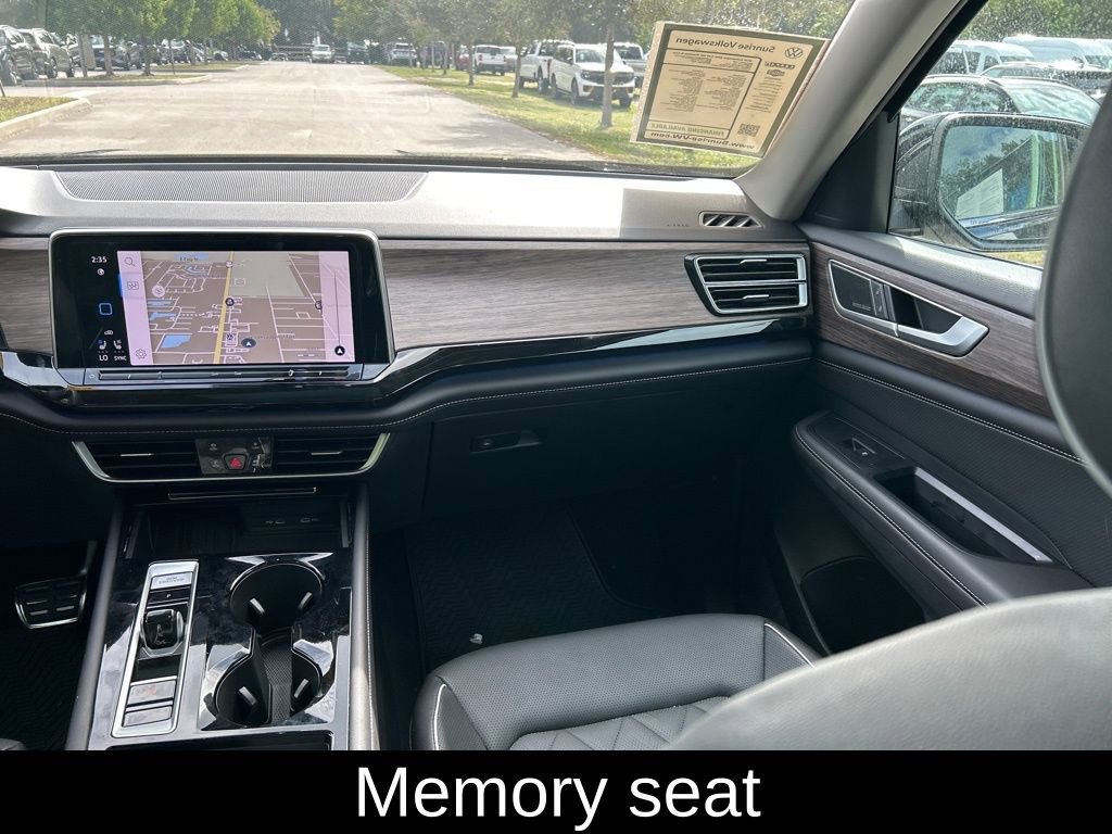 Used 2025 Volkswagen Atlas SEL Premium R-Line image 11