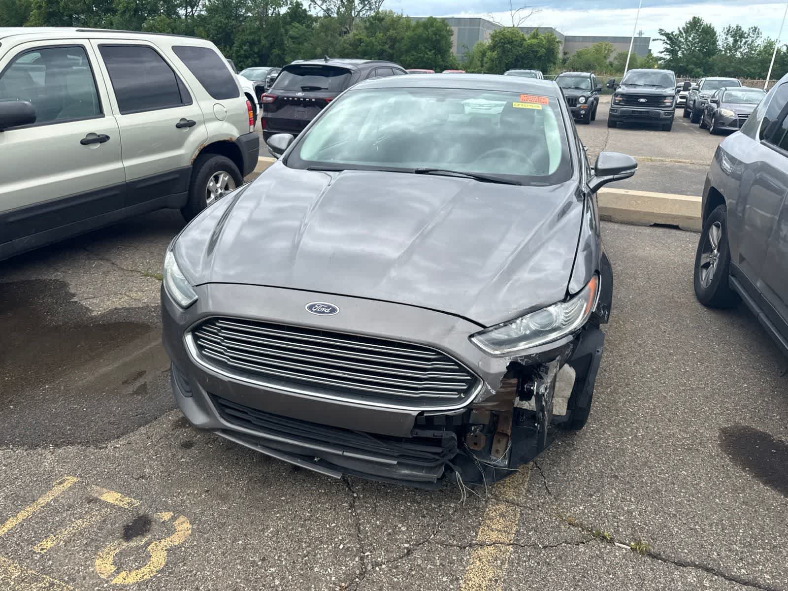 Used 2014 Ford Fusion SE FWD image 3