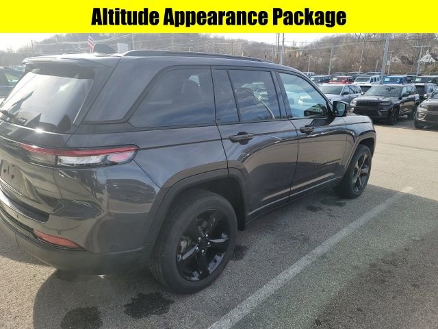 Used 2023 Jeep Grand Cherokee Altitude image 6