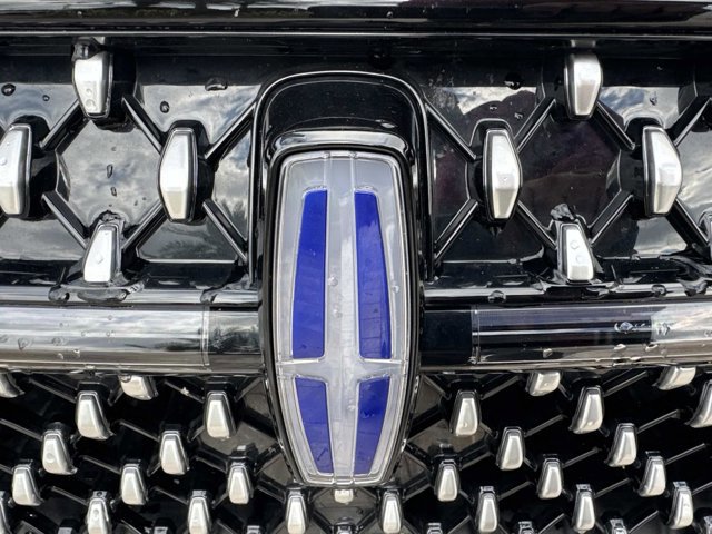 Certified 2024 Lincoln Nautilus Reserve image 8