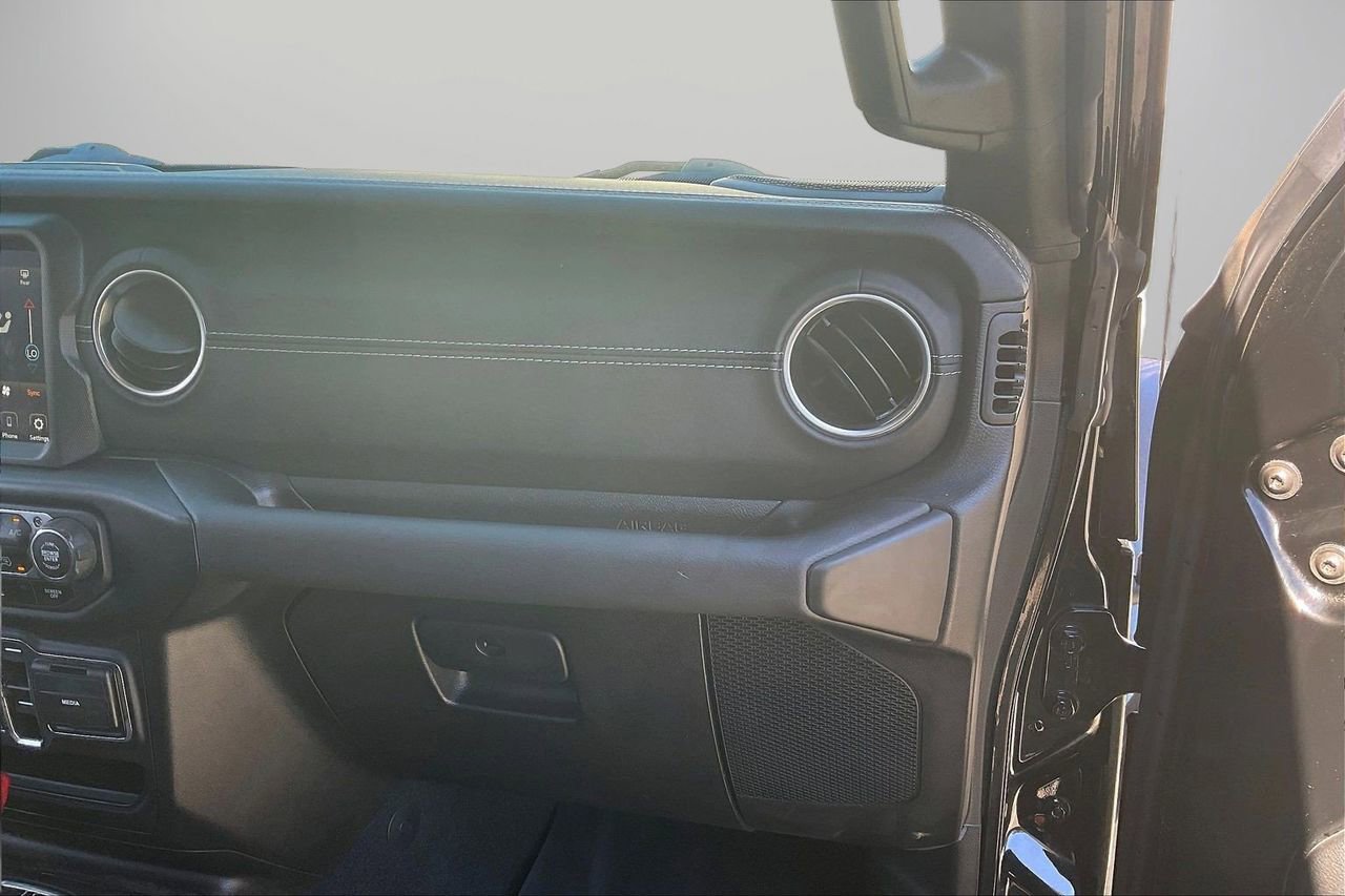Used 2022 Jeep Wrangler Unlimited Sahara image 21