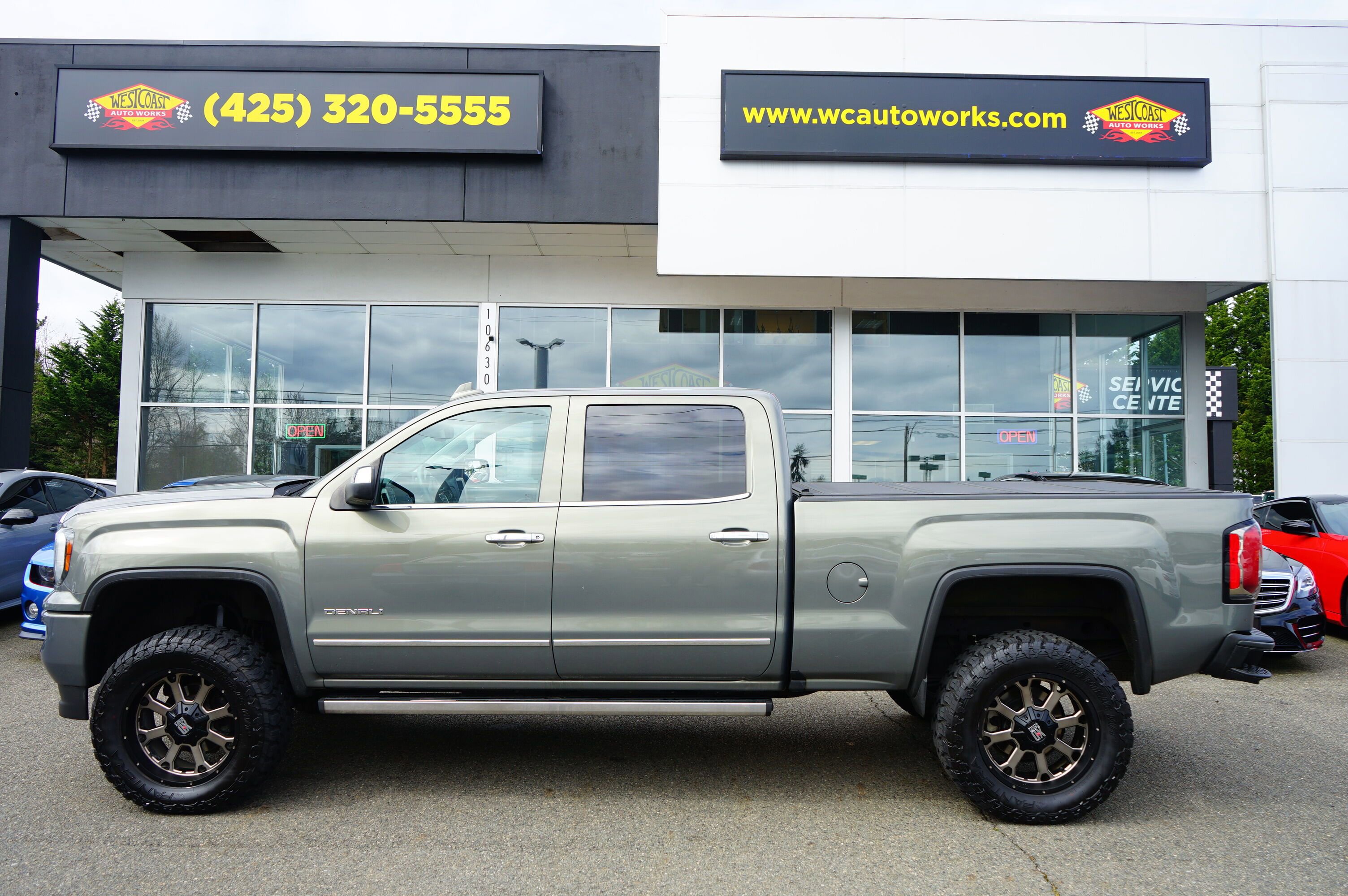 Used 2017 GMC Sierra 1500 Denali w/ Denali Ultimate Package AWD/4WD image 2