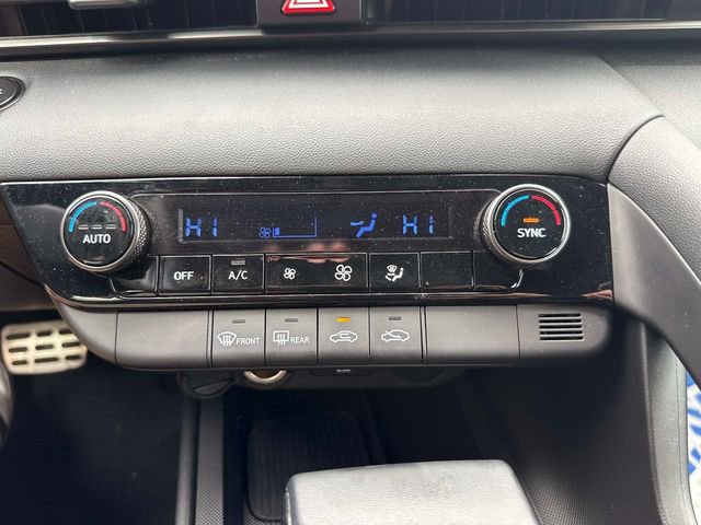 Certified 2025 Hyundai Elantra Sport FWD image 18