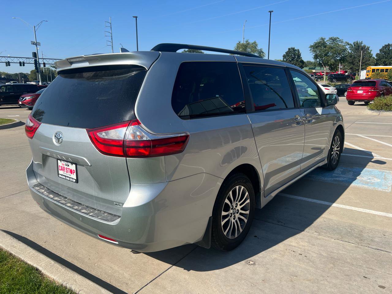 Used 2019 Toyota Sienna XLE Premium w/ Carpet Mat Package FWD image 6